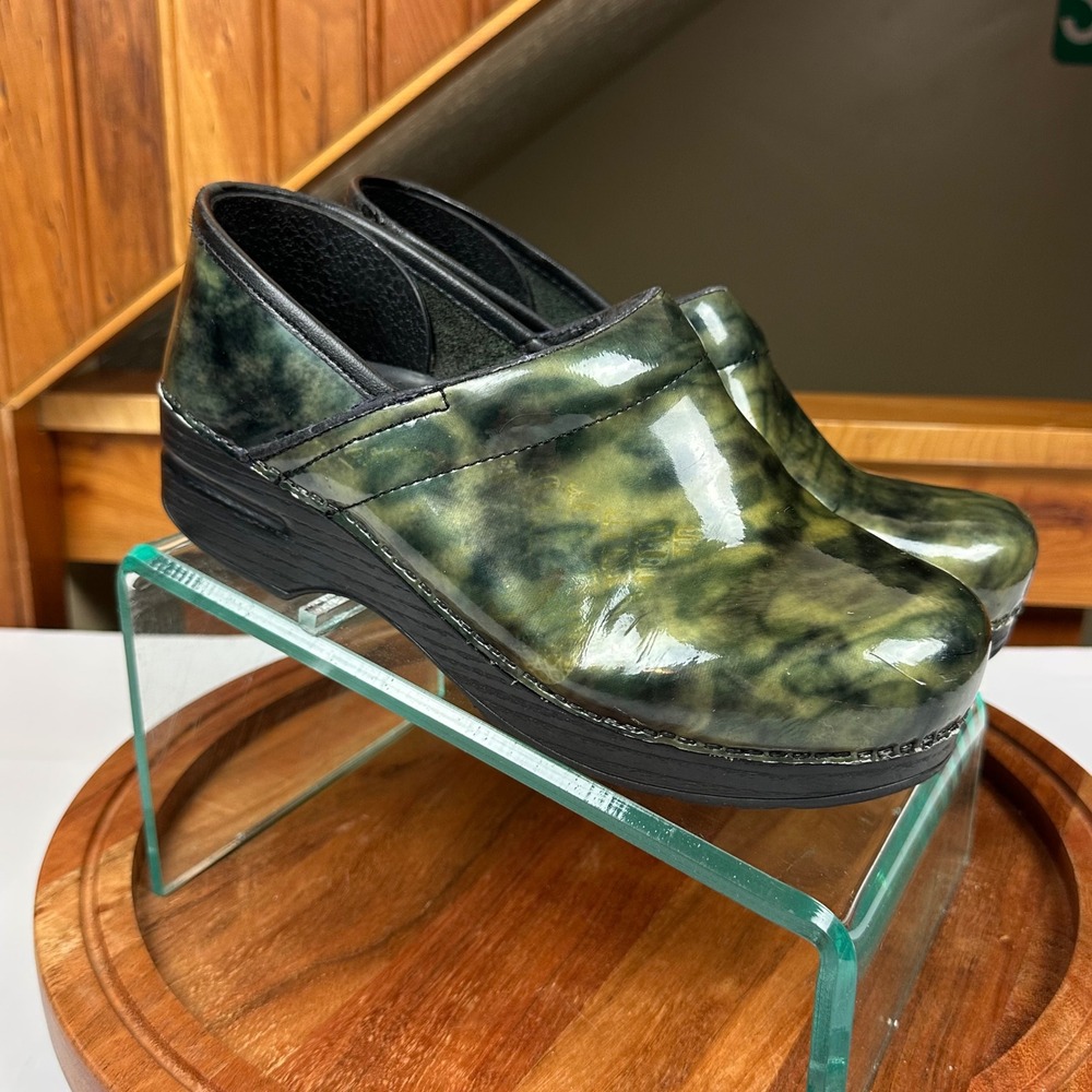 Dansko Professional Clogs Green Black Tie Dye Camo Patent Leather 38 Wome 7.5-8
